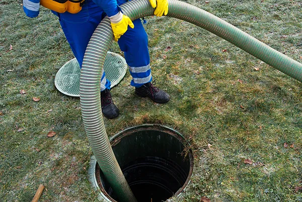 emptying septic tank